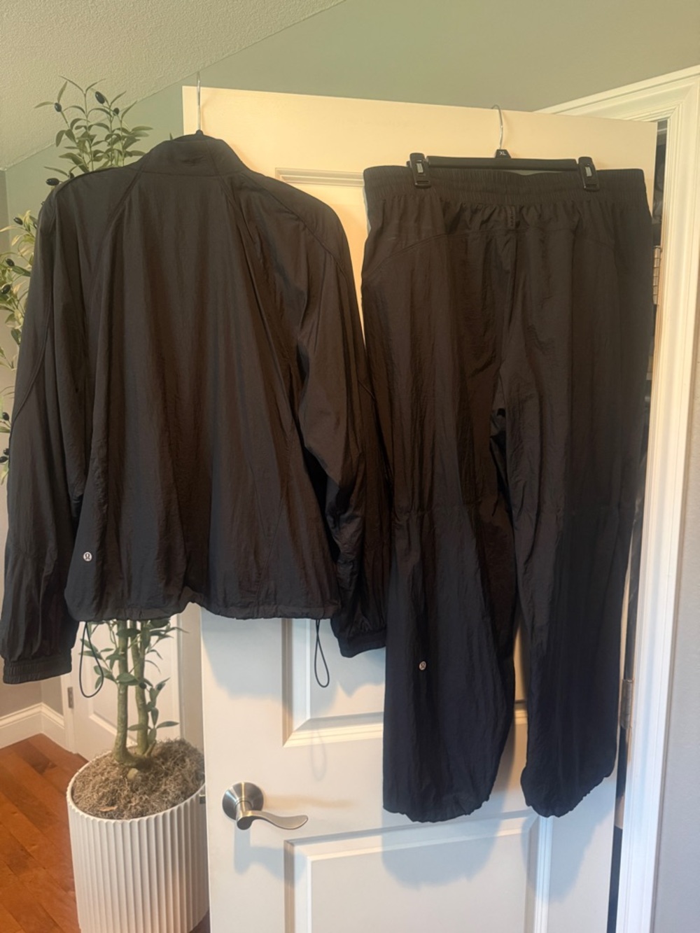 Lululemon License to Train Set - Picture 2 of 7